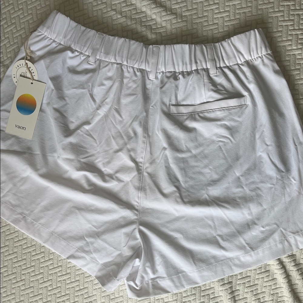 Vuori White Solar Performance Athletic Shorts, new - Picture 7 of 7